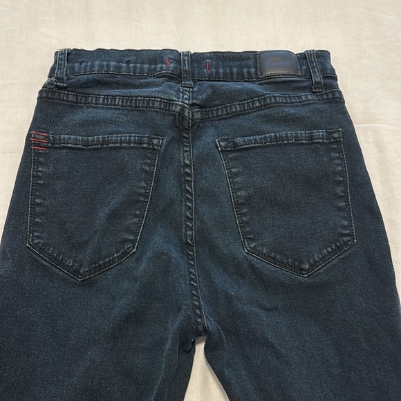 NWOT BDG High Rise Distressed Skinny Jean Dark Wash Size 28 Ultra Stretch - Picture 12 of 12